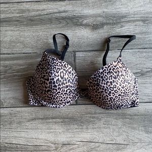 Pink Victoria’s secret bra